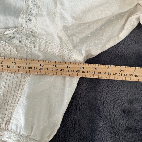 American Eagle Outfitters Swiss Dot Peasant Blouse in Cream Color Size Medium - Picture 7 of 9